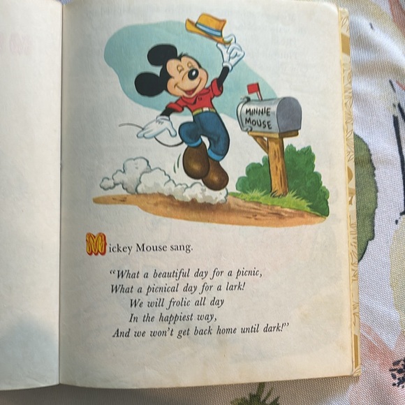 Vintage Mickey Mouse’s Picnic Book - Picture 5 of 7